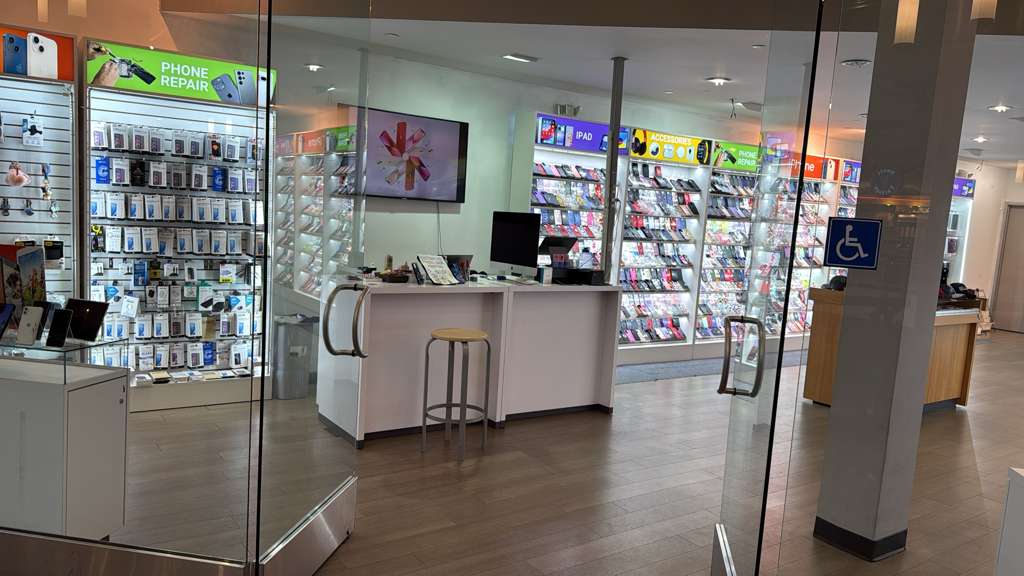 Smart Fix Phone Repair - Interior View